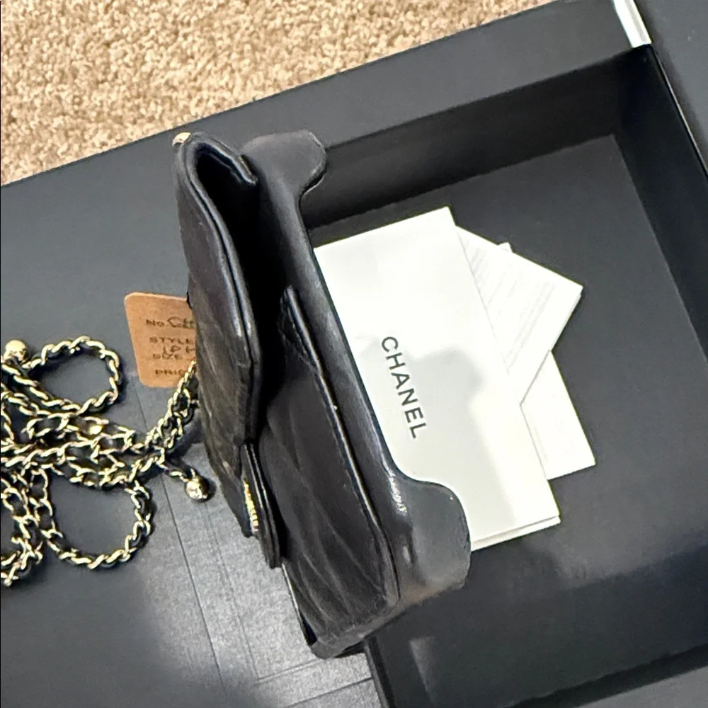 ⭐ CHANEL Quilted Leather Phone Bag on Chain – 2021 Collection – Full Set